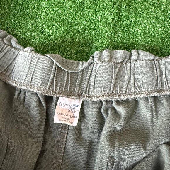 Terra & Sky Elastic Waist Loose Fit Paper Bag Green Belted Shorts Plus Size 2X - Picture 10 of 14